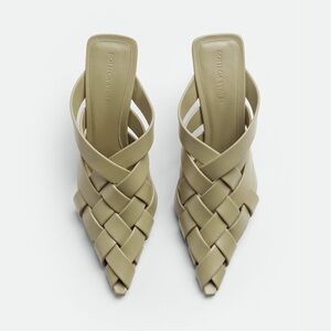 Bottega Veneta - Alfie Intrecciato Mule Pump in Travertine - Size 35